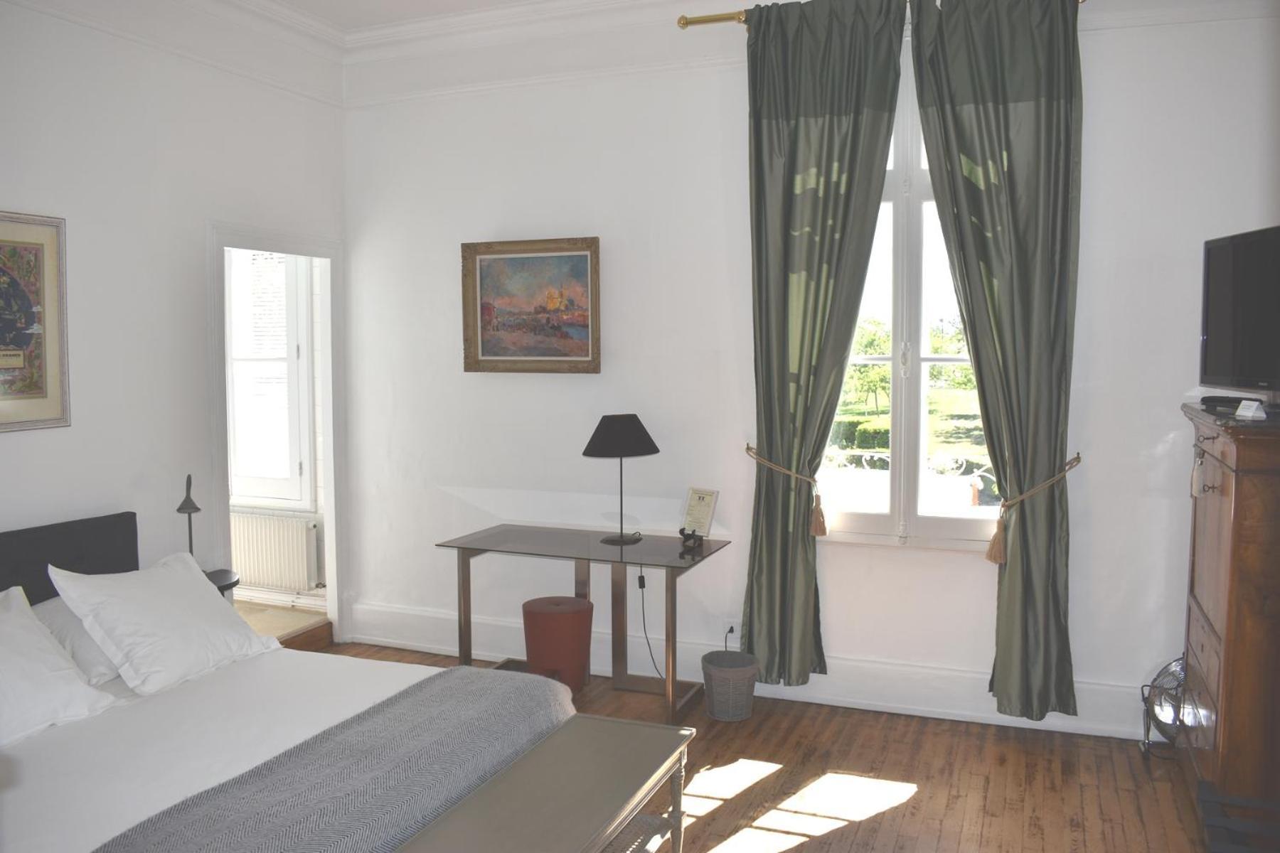 Bed and Breakfast Manoir Des Tuileries Du Buisson Вернёй-сюр-Авр Номер фото